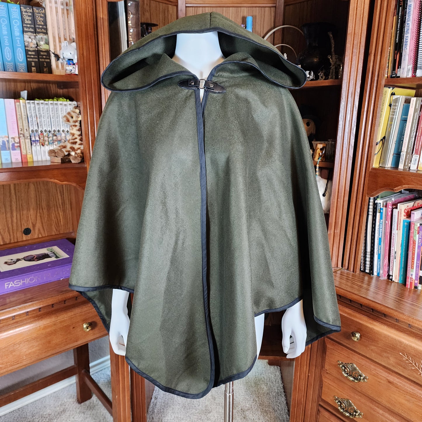 Apprentice Adventurer Cloak- Olive