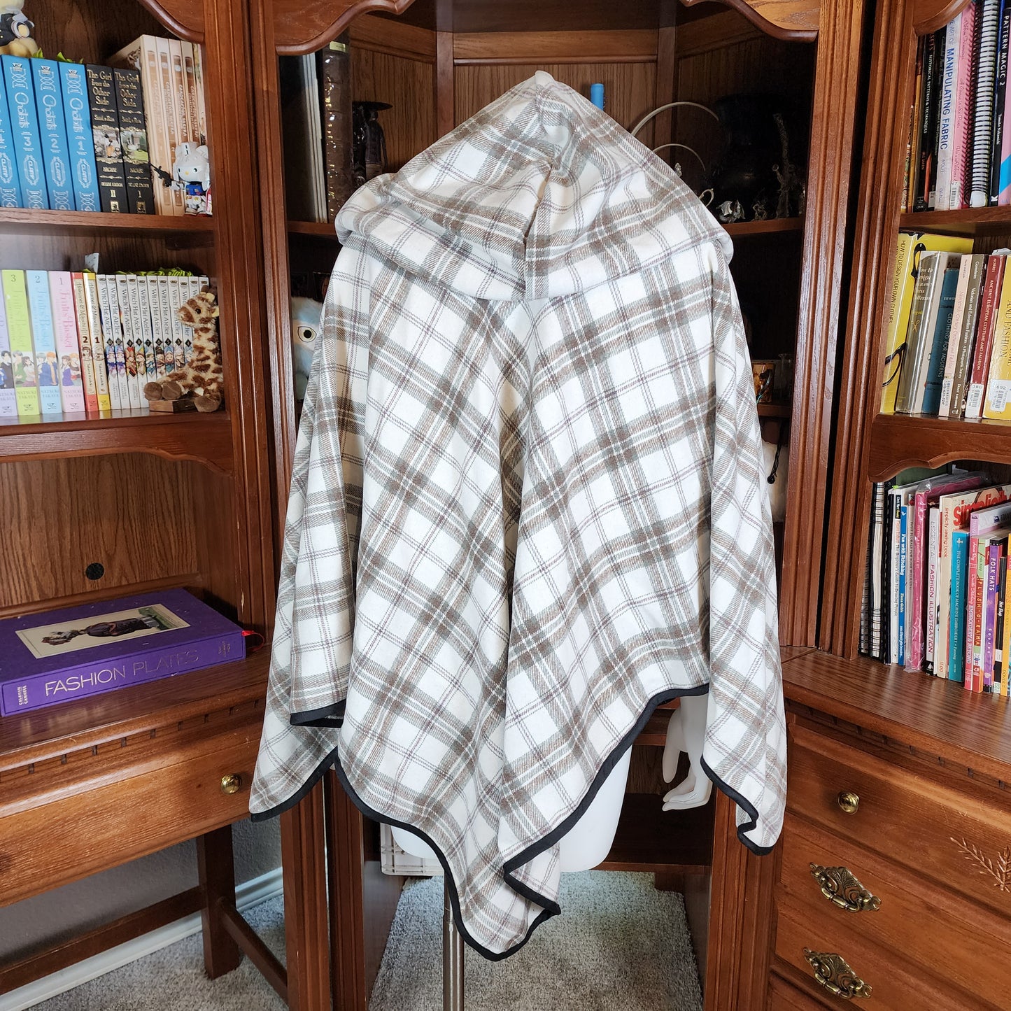 Apprentice Adventurer Cloak- Cream Plaid
