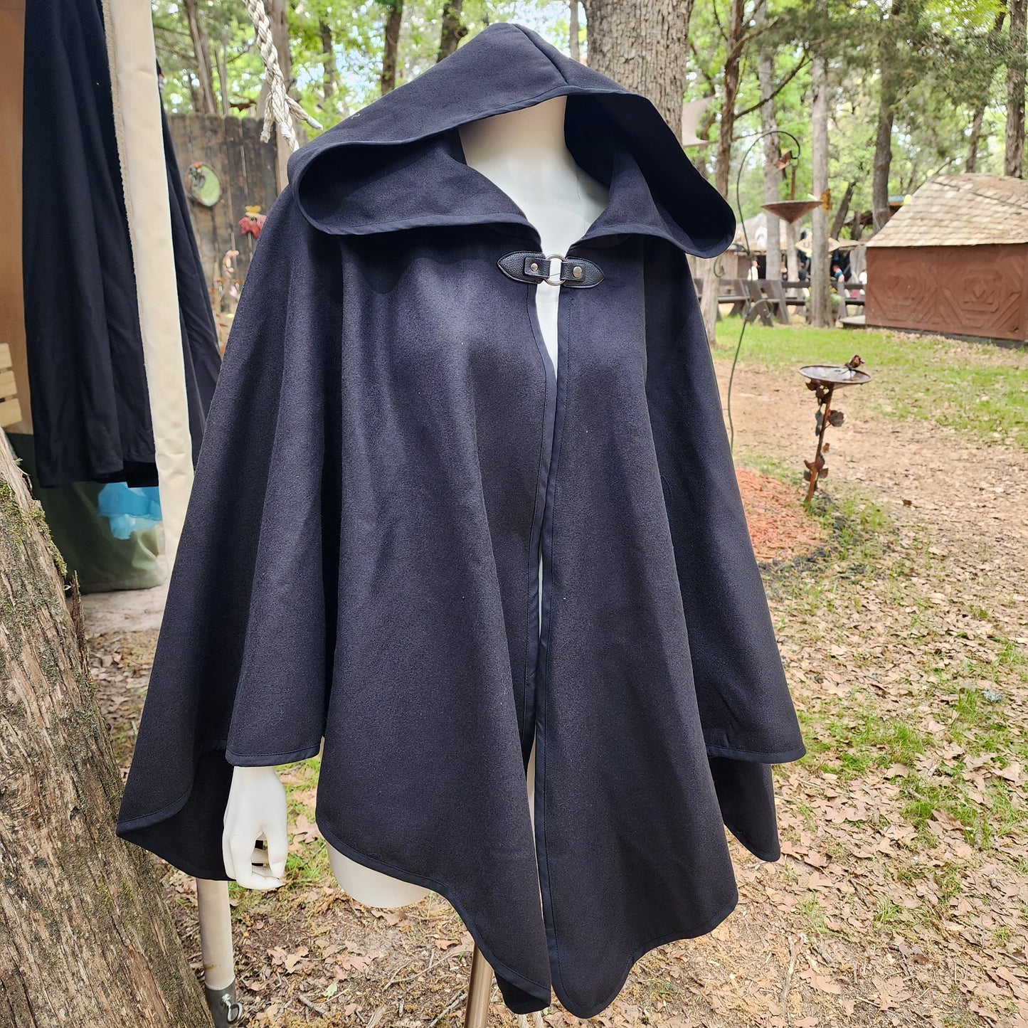 Apprentice Adventurer Cloak- Black