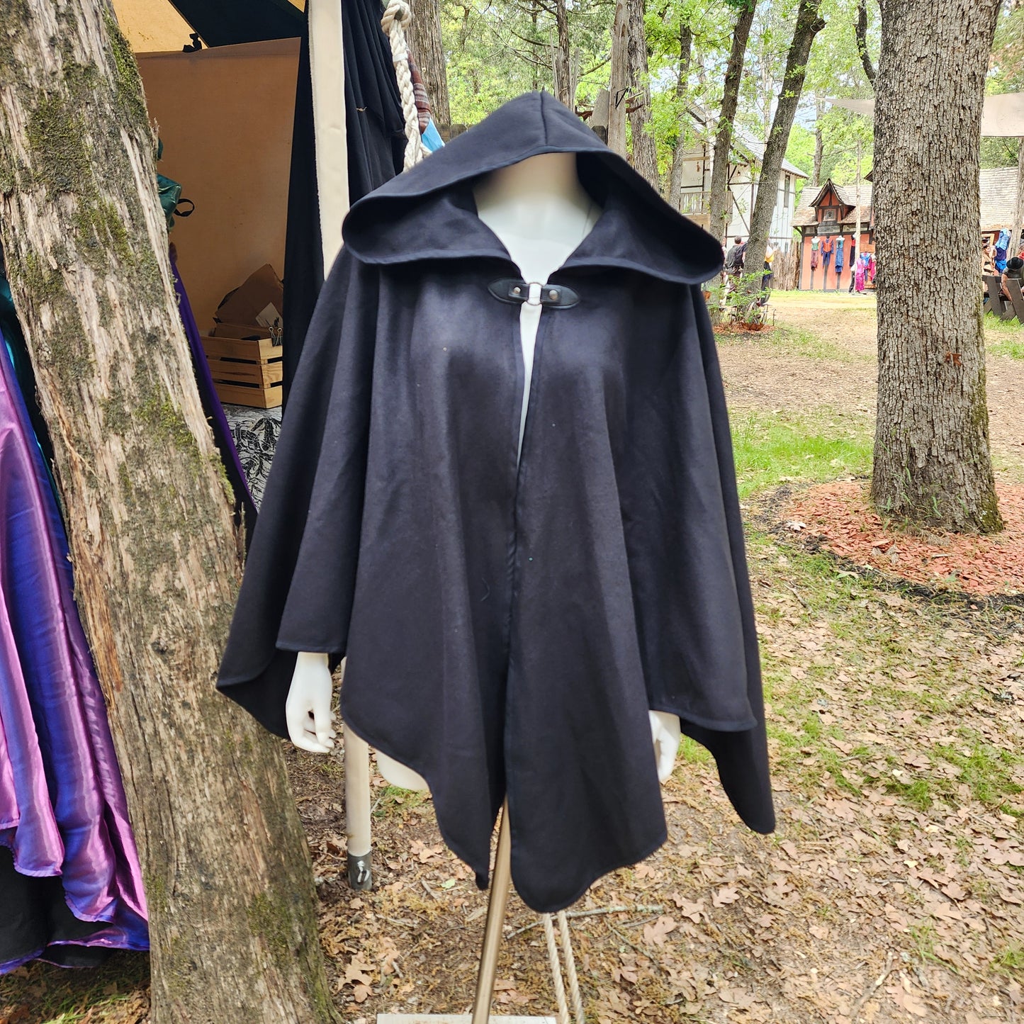 Apprentice Adventurer Cloak- Black