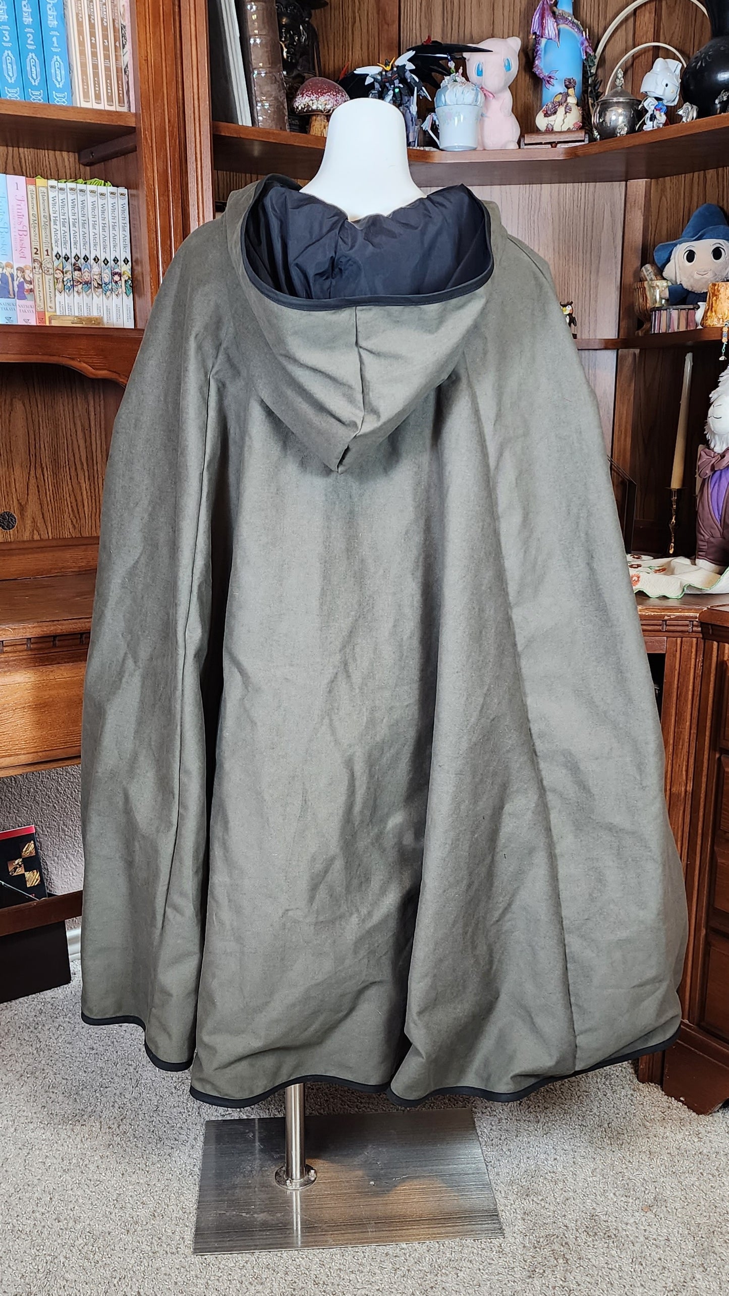 Traveler's Cloak- Olive Green with Black Lining