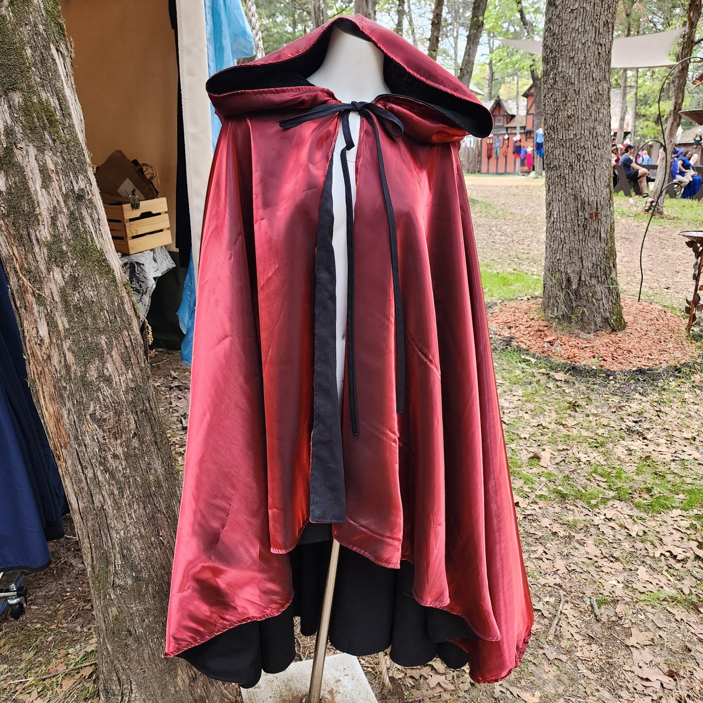 Spellslinger's Cloak- Red and Black