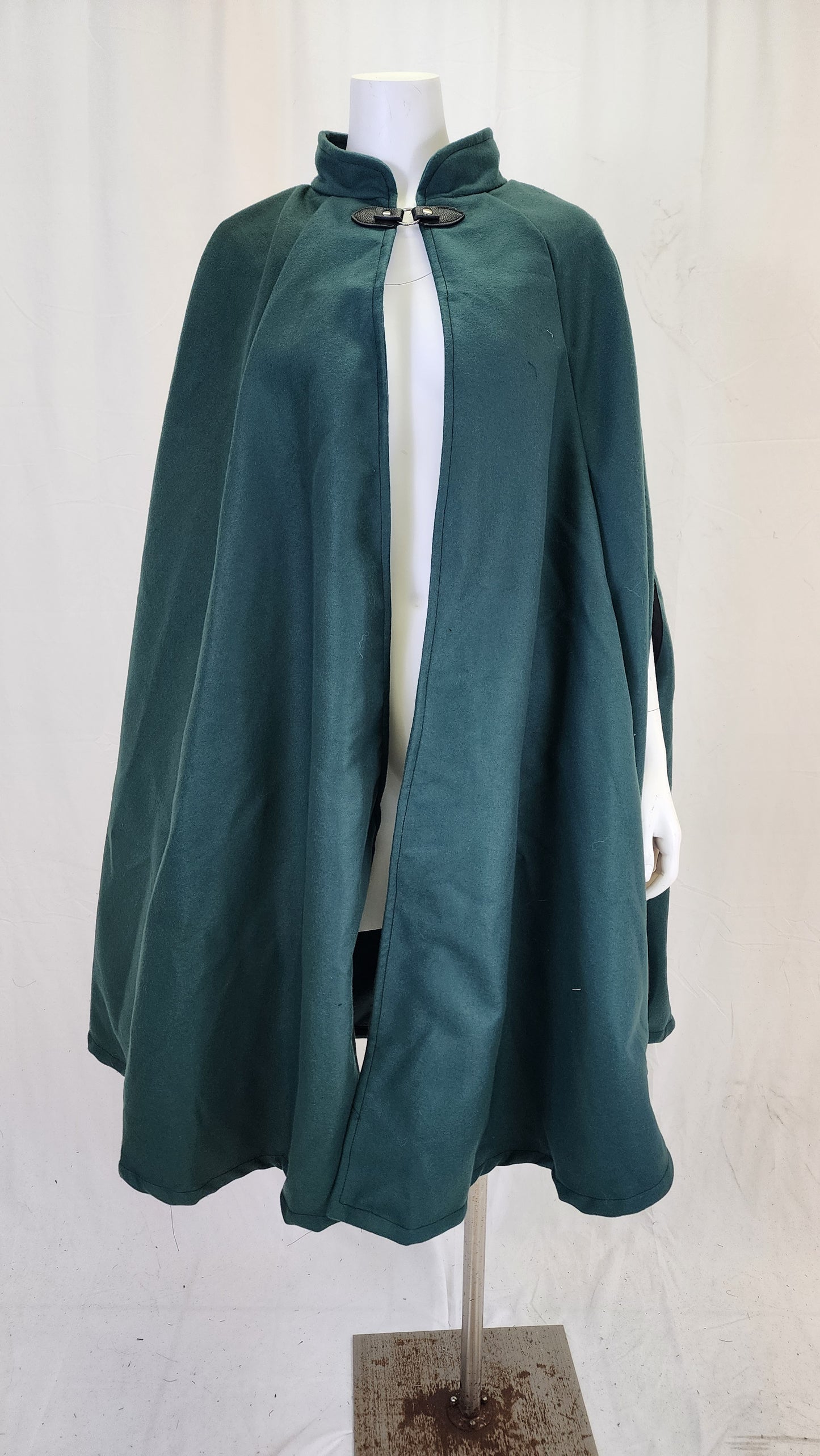 Market Day Cape- Forest Green Mid-Length Cape with Collar and Arm Slits