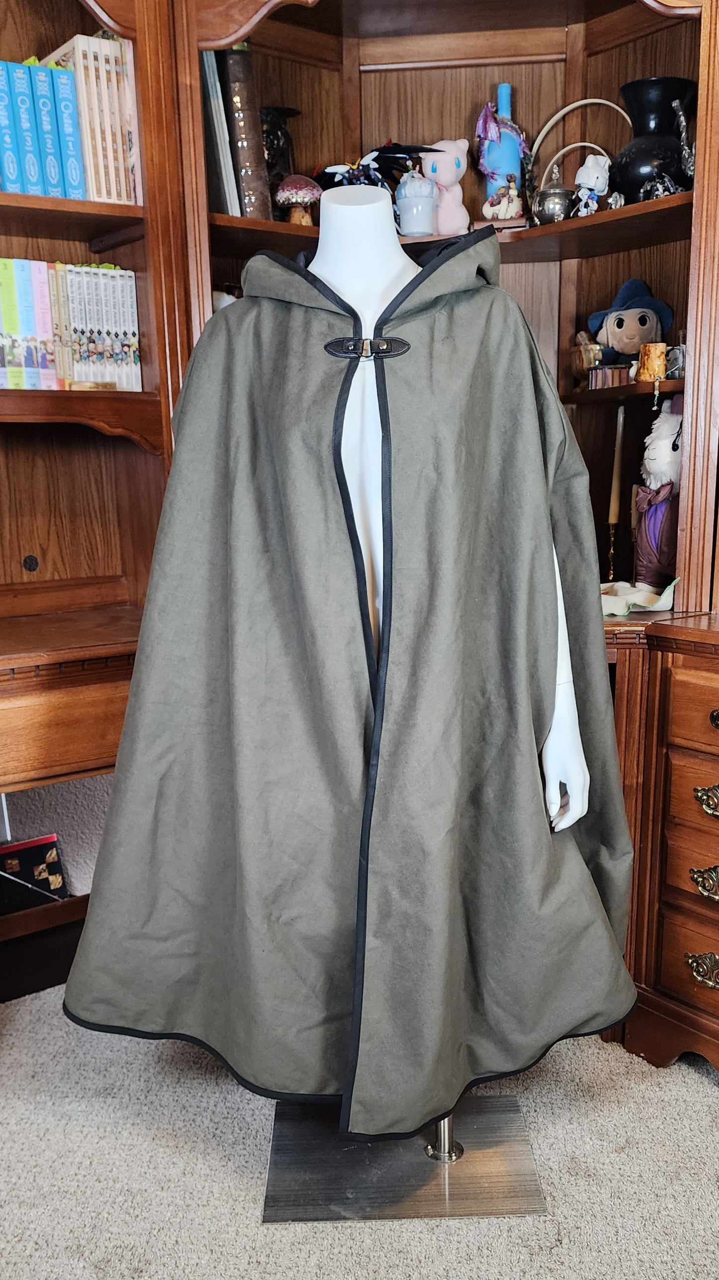 Traveler's Cloak- Olive Green with Black Lining